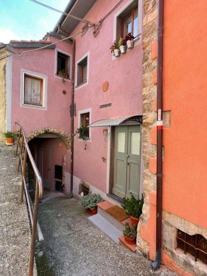 Apartamento La Casa Nel Borgo Fosdinovo Exterior foto